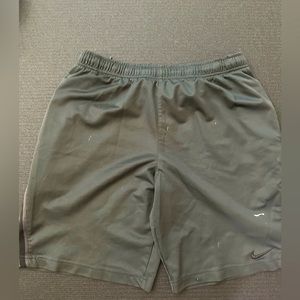Nikes grey shorts